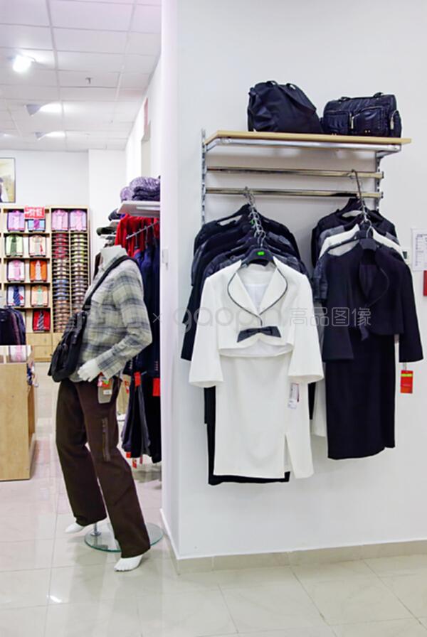 布藝風尚 傳統(tǒng)布店的現(xiàn)代轉(zhuǎn)型與服飾零售新貌