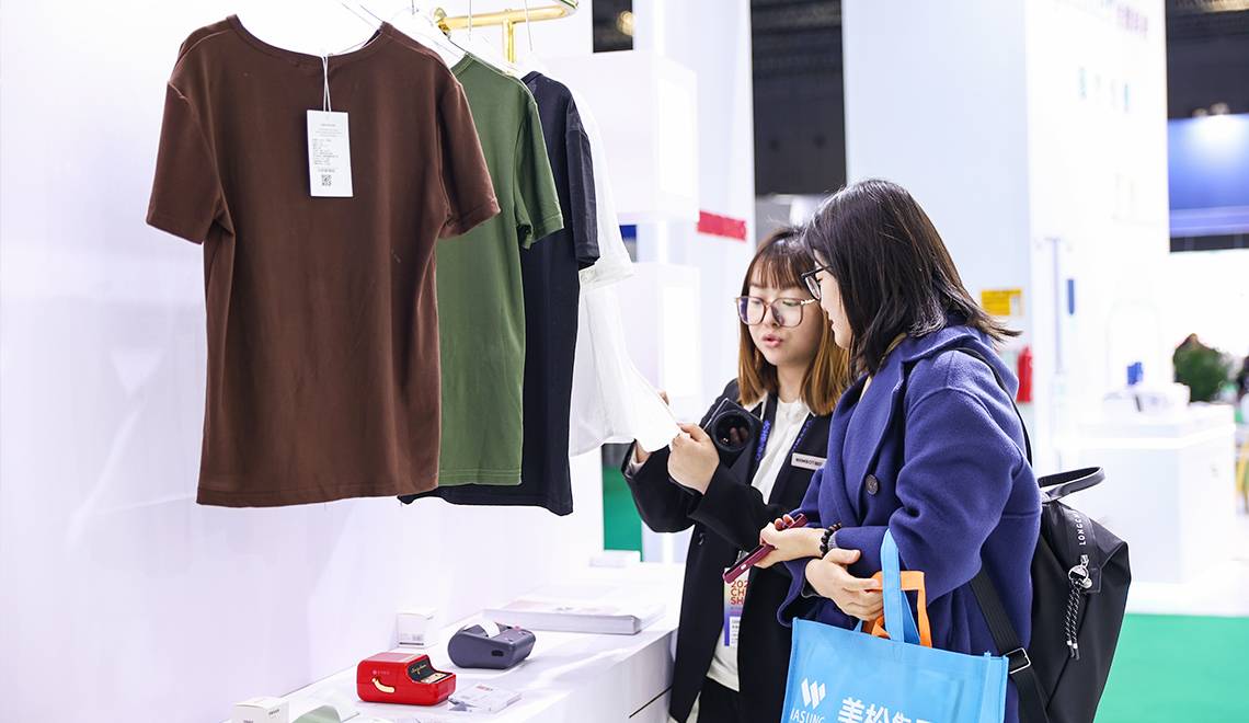 精臣攜多款智能標簽打印產品亮相2024CHINASHOP，賦能服裝服飾零售新場景